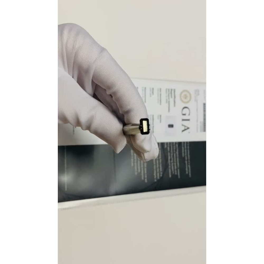 Đá Carbon Vô Định Hình Tự Nhiên 0.65 Carats