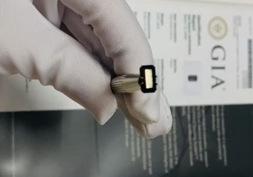 Đá Carbon Vô Định Hình Tự Nhiên 0.65 Carats