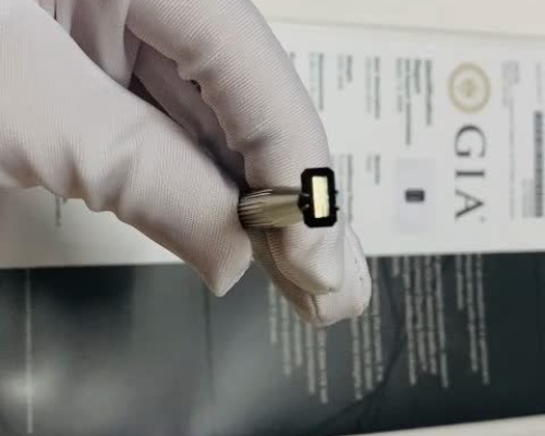 Đá Carbon Vô Định Hình Tự Nhiên 0.65 Carats