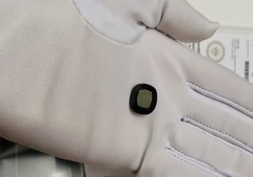 Đá Carbon Vô Định Hình Tự Nhiên 5.13 Carats