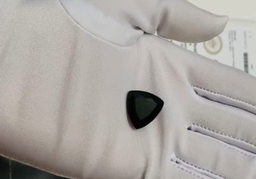 Đá Carbon Vô Định Hình Tự Nhiên 7.34 Carats