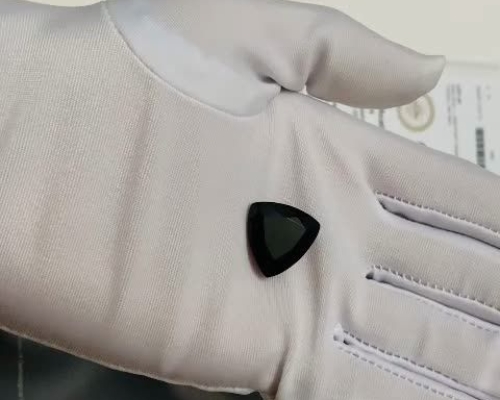 Đá Carbon Vô Định Hình Tự Nhiên 7.34 Carats