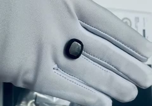 Đá Carbon Vô Định Hình Tự Nhiên 4.14 Carats